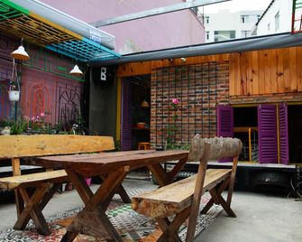 Gaia Hostel - דה לאט - פטיו