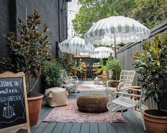 Mr. Nomad: Artistic Abode in Uptown - Dallas - Patio