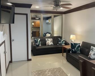#6 Ferguson Rd - Townhouse - Nassau - Vardagsrum
