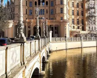 City Apartment 3 frisch renoviert PS4 - Schwerin
