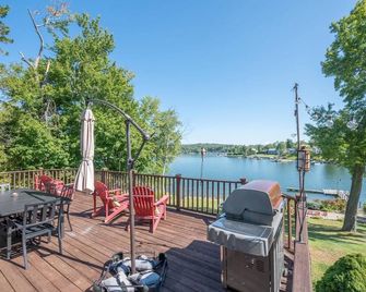 Enchanting 3 Bedroom Lake House on Candlewood Lake - Danbury - Balcony