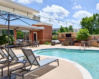 Residence Inn by Marriott Atlanta NE/Duluth Sugarloaf - Duluth - Alberca