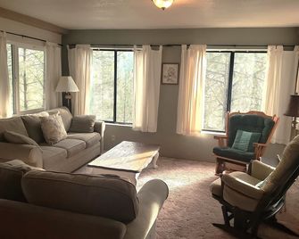 The East Wing - Merlin - Living room