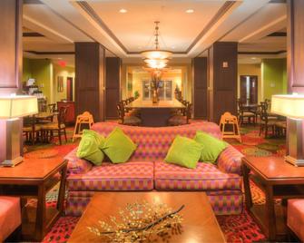 Holiday Inn Express Hotel & Suites Elk City, An IHG Hotel - Elk City - Living room