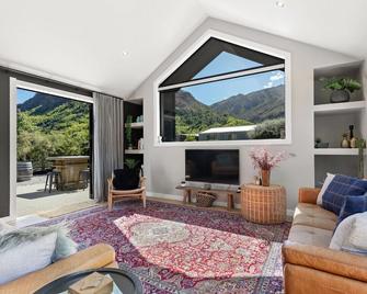 New Arrowtown Home, Complete comfort - Arrowtown - Living room