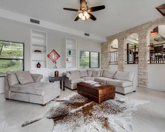 Panoramic Lake Views, Pool, Nature, Fun! - Volente - Living room
