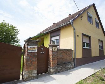 서보 벤데그하즈 시클로시 - 시클로시 - 건물