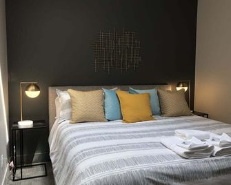 Charming 1-bedroom Verona Suite in Saugatuck, perfect for couples getaways. - Saugatuck