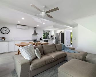 Paradise Palms Noosa's Resort Gem - Noosaville - Wohnzimmer