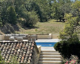SUPERB 18th century stone house with heated swimming pool and large garden - Sauzet - Piscina