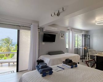 Family Studio near Dickinson Bay & w/on-site car rental. - St. John's - Bedroom