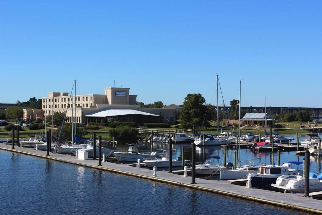 Bridgepointe Hotel & Marina - New Bern - Bygning