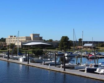 Bridgepointe Hotel & Marina - New Bern - Edificio