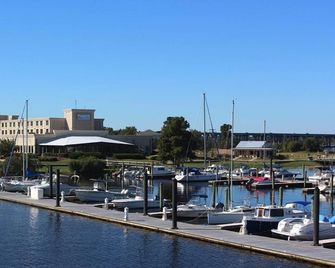 Bridgepointe Hotel & Marina - New Bern - Bygning