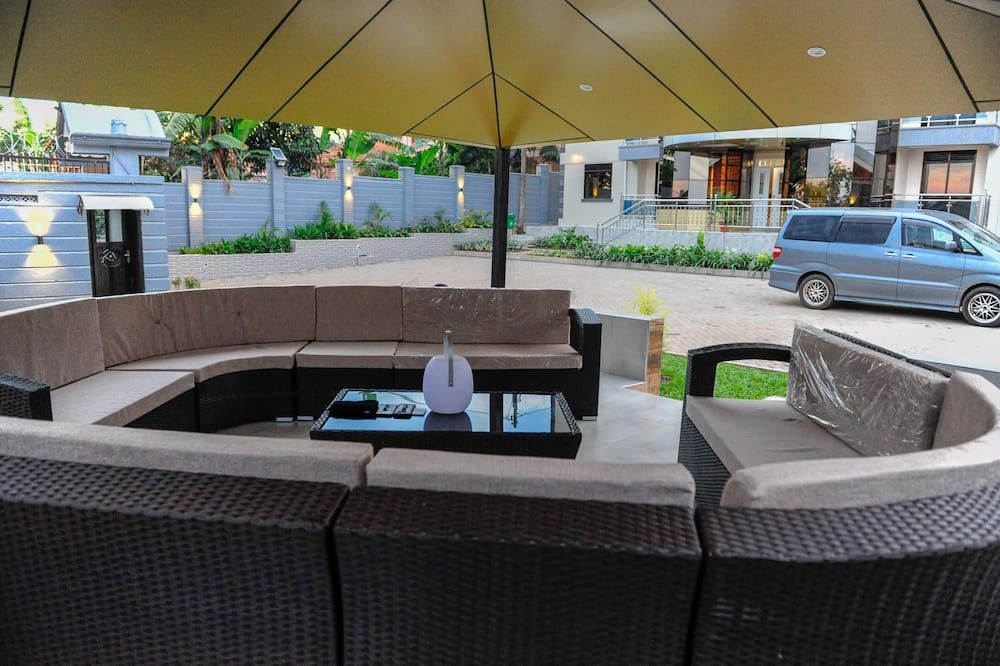 إيريك ويلكينز أبارتمنتس - كامبالا - شرفة مرصوفة