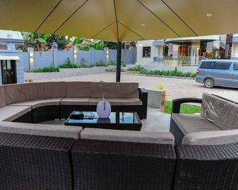 إيريك ويلكينز أبارتمنتس - كامبالا - شرفة مرصوفة