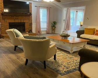 Relaxing 3br Home in Quiet Neighborhood - Valdosta - Living room