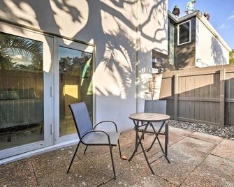 Canal-Front Condo Walk to Downtown Ft Lauderdale! - Fort Lauderdale - Patio