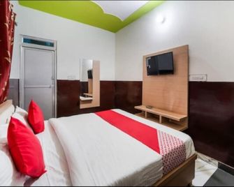 Hotel O Highway Super King - Behror - Bedroom