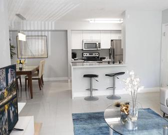 Modern and chic 1B/1B in South Florida near Beach - Pembroke Pines - Kitchen