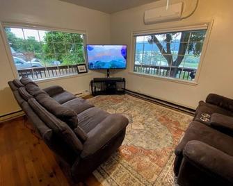 House in Harrison with Lake View - Harrison - Living room