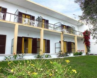 Firefly Hotel - Moraitika - Budova