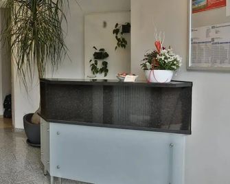 Hotel Feuerbacher Hof - Stuttgart - Front desk