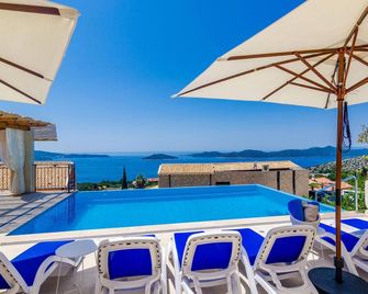 3 bedroom awesome home in Brsecine - Brsečine - Piscina