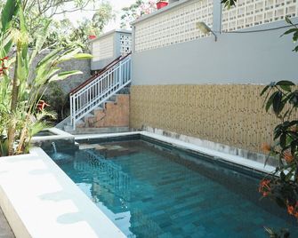 Batu Kandik Homestay - South Kuta - Havuz