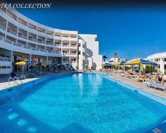 كريس ماري - Kardamena - حوض السباحة