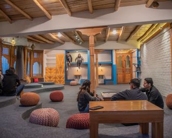 Black Sheep Bed & Breakfast - Kargil - Lounge