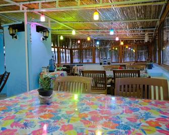 Yesim Pansiyon - 切什梅 - 餐廳