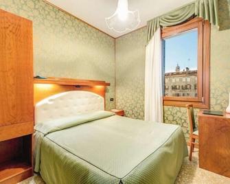 Atlantide Hotel - Venice - Bedroom