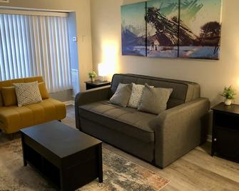 Just Renovated -1BR 1Bath,Pool,Parking,5 min walk 2 Beach 1 - Fort Lauderdale - Sala de estar