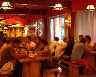 Marcopolo Inn Hostel Bariloche - סן קרלוס דה ברילוצ'ה - בר