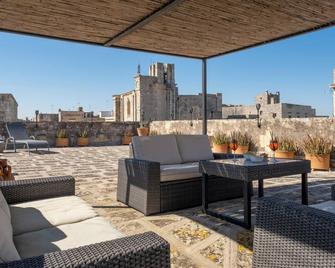 Dimora Del Vescovo Art Boutique Hotel - Minervino di Lecce - Terasa