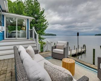 Winnipesaukee Lakefront Home with Dock and Views! - Alton - Binnenhof