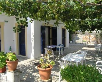 Hotel Kavouris - Skopelos - Patio