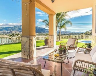 Cortijo Angela Viñuela by Ruralidays - Viñuela - Balcón