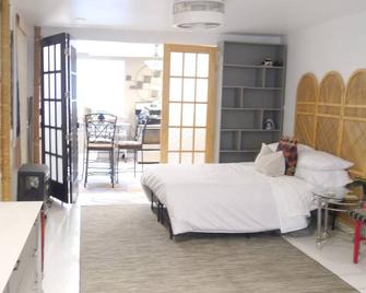 2br + Garden/ Yard Oasis Brooklyn, New York City - Brooklyn - Bedroom