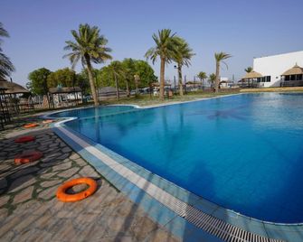 Palm Beach Resort - Al Khobar - Svømmebasseng