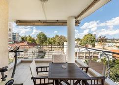 Warm Residence in the heart of the City Center - Balcony & view - Nicosia - Balcón