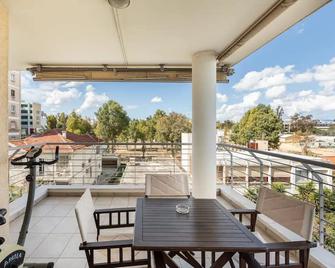 Warm Residence in the heart of the City Center - Balcony & view - Nikozja - Balkon