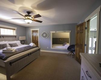 Luxury Family Lake Home-Hot tub, Sauna, Peloton, Game Tables, Mini Sport Court! - Nisswa - Bedroom