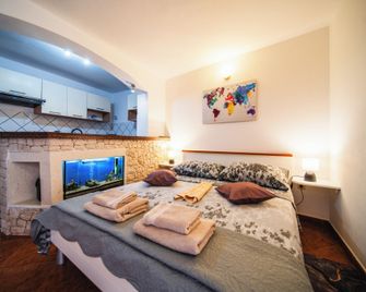 M & J Central Suites - Korčula - Kamar Tidur