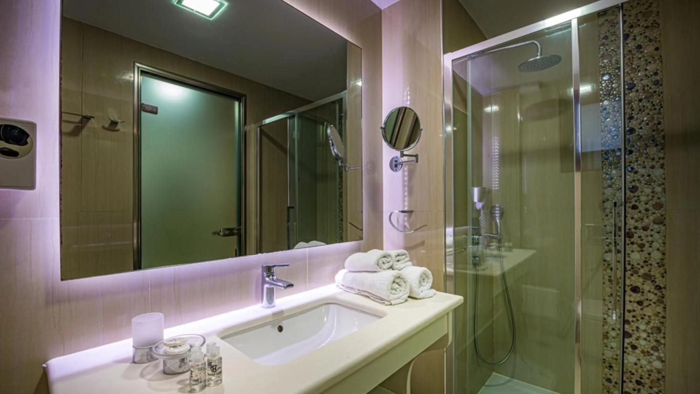 Alexandra Beach Resort & Spa