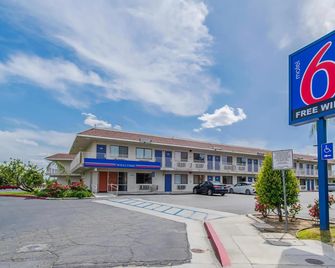 Motel 6-Bakersfield, Ca - Airport - Bakersfield - Building