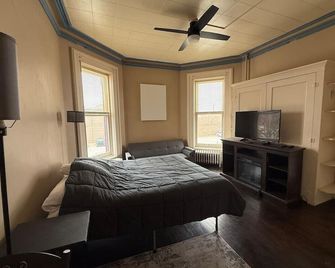 Shearer Historical House #4 - Bay City - Bedroom
