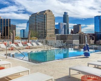 Got to see it to believe it! - Austin - Pool