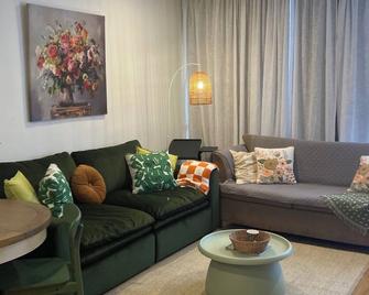 Fingal 1br Sleeps 5 Apartment 28, Golf ,beach, Hot Springs - Fingal - Living room